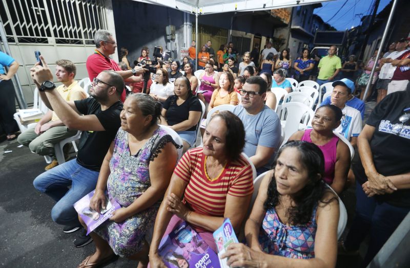 Entrega de Certidão de Imóveis na Comunidade Primavera no bairro Atalaia