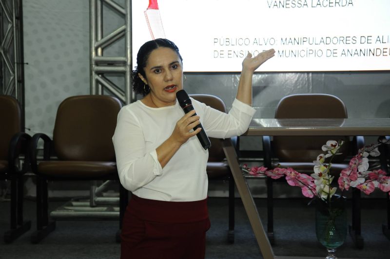 Lançamento do Prêmio Alimentação Para 300 Manipuladores de Rede Municipal de Ensino no Auditório da SEMED