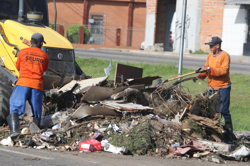 Mutirão da Limpeza na avenida Independência