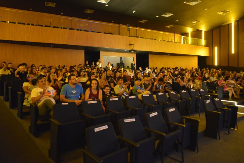 Conto da Lua e do Sol no Teatro de Ananindeua