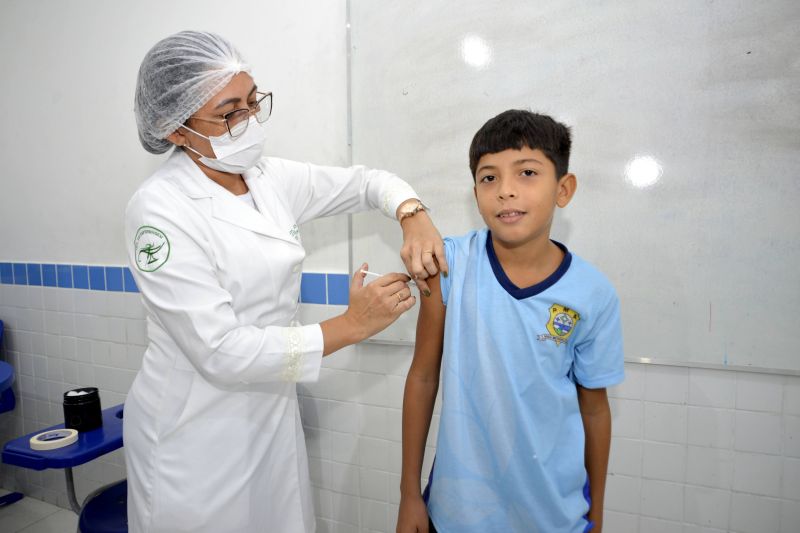 Programa Saúde na Escola com vacinação na EMEF João Paulo II na Cidade Nova VI