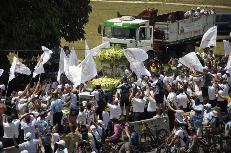 Imagens do traslado da imagem peregrina de nossa senhora de Nazaré em Ananindeua