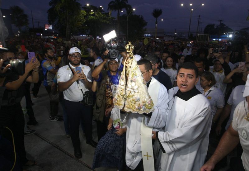 Imagens do traslado da imagem peregrina de nossa senhora de Nazaré em Ananindeua