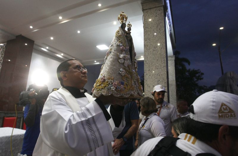 Imagens do traslado da imagem peregrina de nossa senhora de Nazaré em Ananindeua