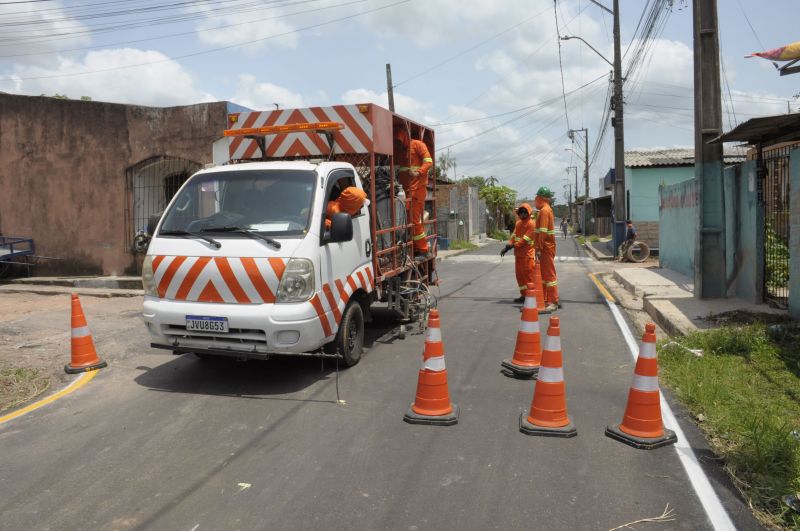 Serviço de sinalização asfáltica na passagem Regina no Icuí