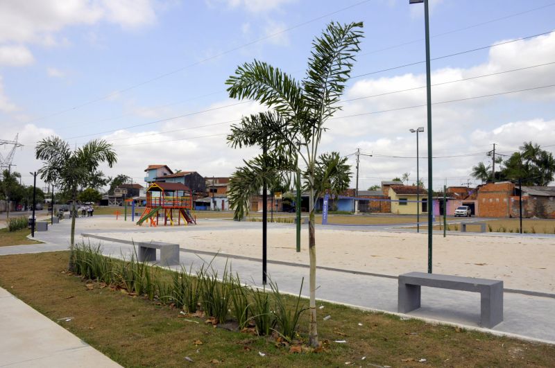 Praça Maria do Socorro de Souza Oliveira na avenida Tumucumaque no Curuçambá