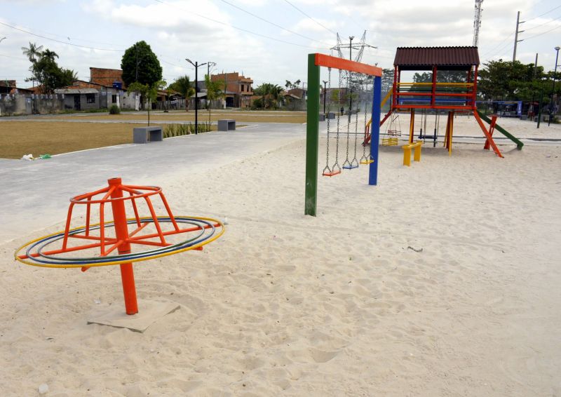 Praça Maria do Socorro de Souza Oliveira na avenida Tumucumaque no Curuçambá