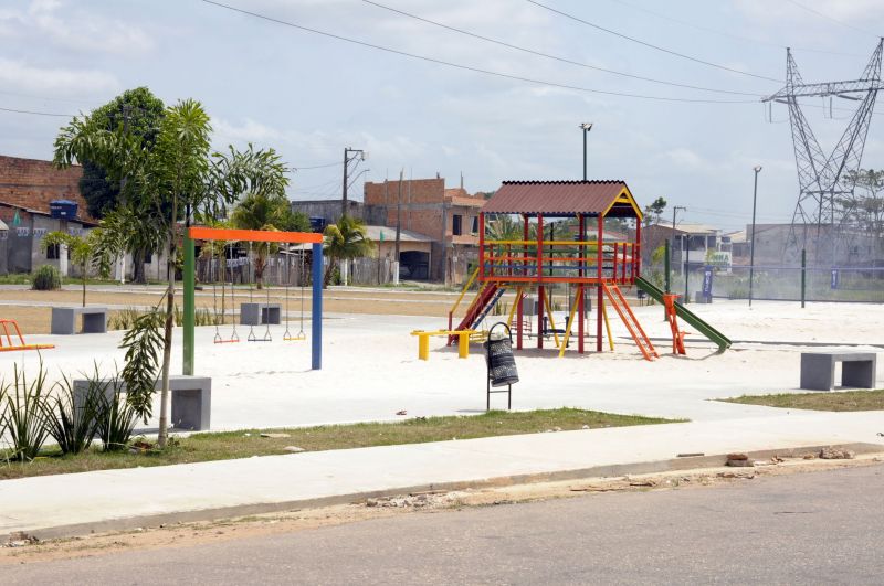 Praça Maria do Socorro de Souza Oliveira na avenida Tumucumaque no Curuçambá