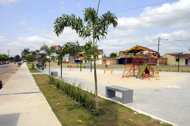 Praça Maria do Socorro de Souza Oliveira na avenida Tumucumaque no Curuçambá