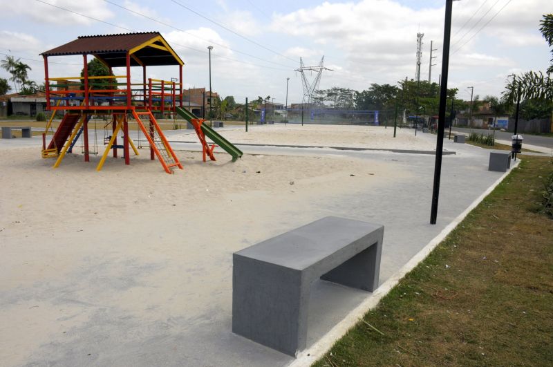 Praça Maria do Socorro de Souza Oliveira na avenida Tumucumaque no Curuçambá