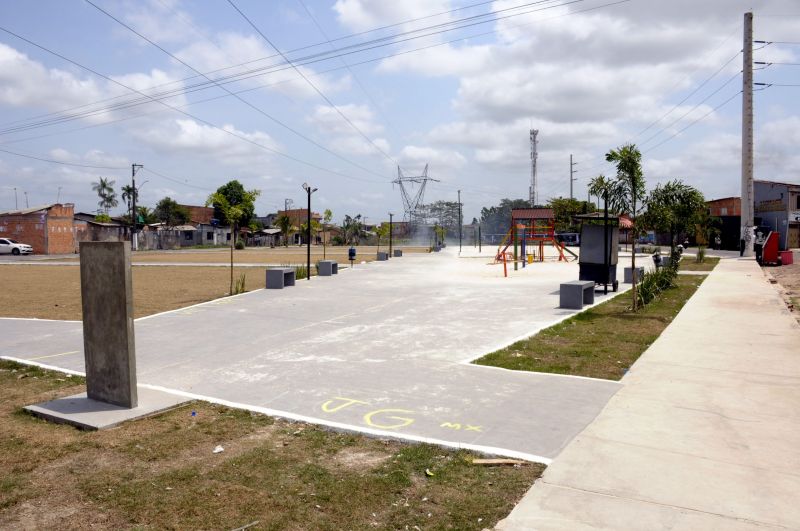 Praça Maria do Socorro de Souza Oliveira na avenida Tumucumaque no Curuçambá