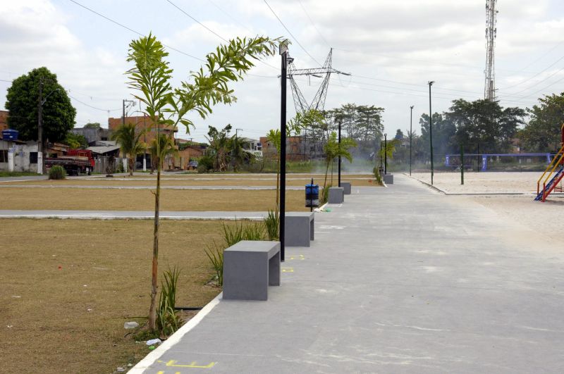 Praça Maria do Socorro de Souza Oliveira na avenida Tumucumaque no Curuçambá