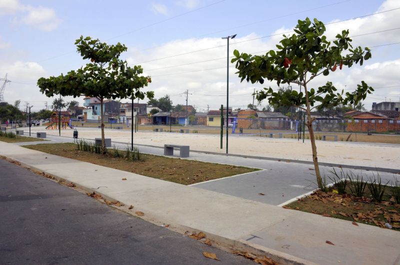 Praça Maria do Socorro de Souza Oliveira na avenida Tumucumaque no Curuçambá