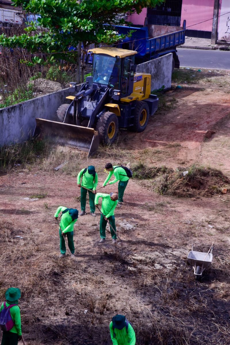 Limpeza na área do Estadio Municipal De Ananindeua