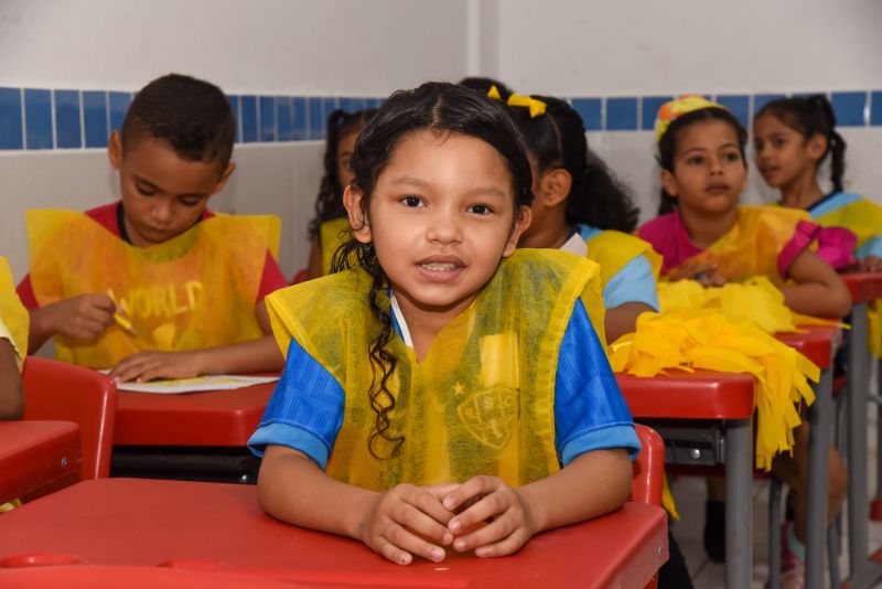 Imagens de alunos do alfaletra do programa de alfabetização