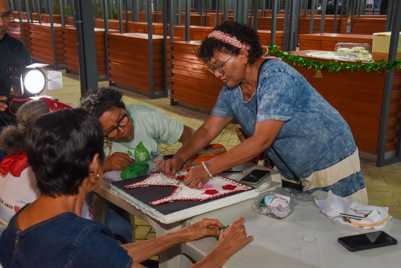 Oficina de crochê e imagens da feira do artesanato