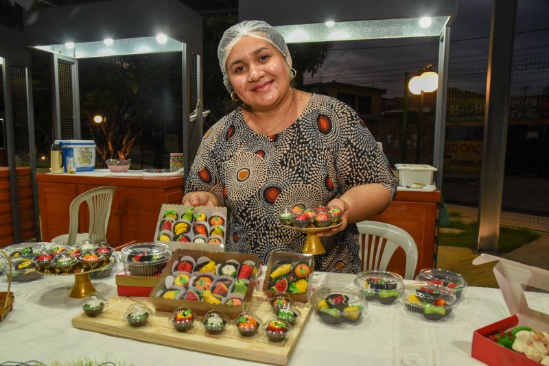 Oficina de crochê e imagens da feira do artesanato