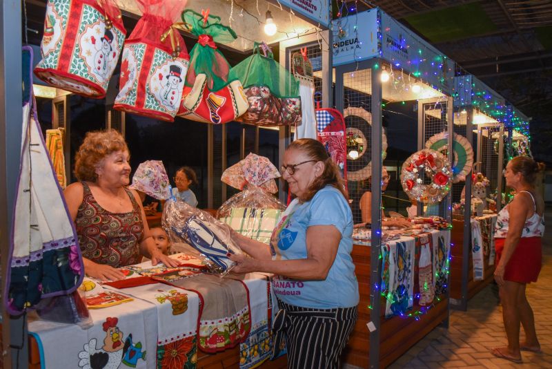 Oficina de crochê e imagens da feira do artesanato