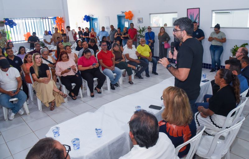 Ato de inauguração da escola Novo Cristo no bairro Icuí