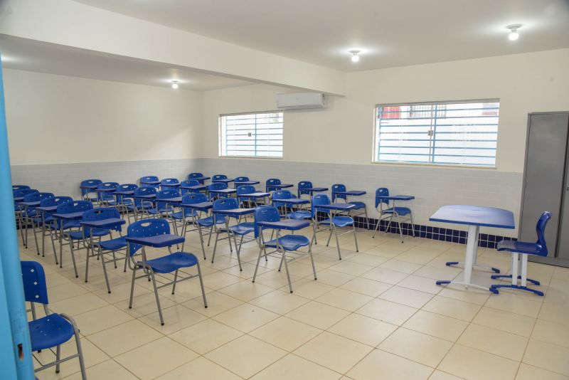 Ato de inauguração da escola Novo Cristo no bairro Icuí