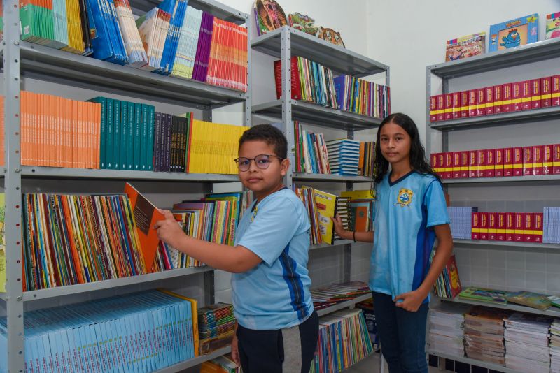 Ato de inauguração da escola Novo Cristo no bairro Icuí