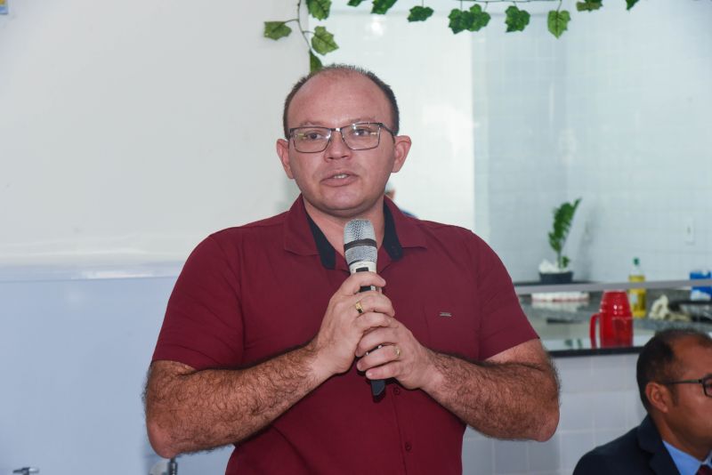 Ato de inauguração da escola Novo Cristo no bairro Icuí