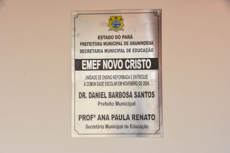 Ato de inauguração da escola Novo Cristo no bairro Icuí