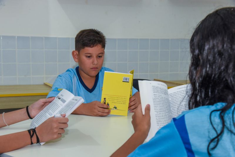 Ato de inauguração da escola Novo Cristo no bairro Icuí