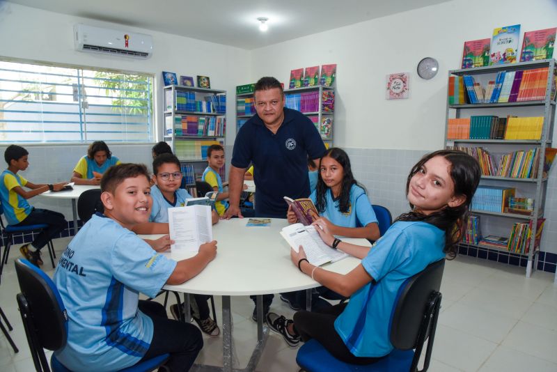 Ato de inauguração da escola Novo Cristo no bairro Icuí