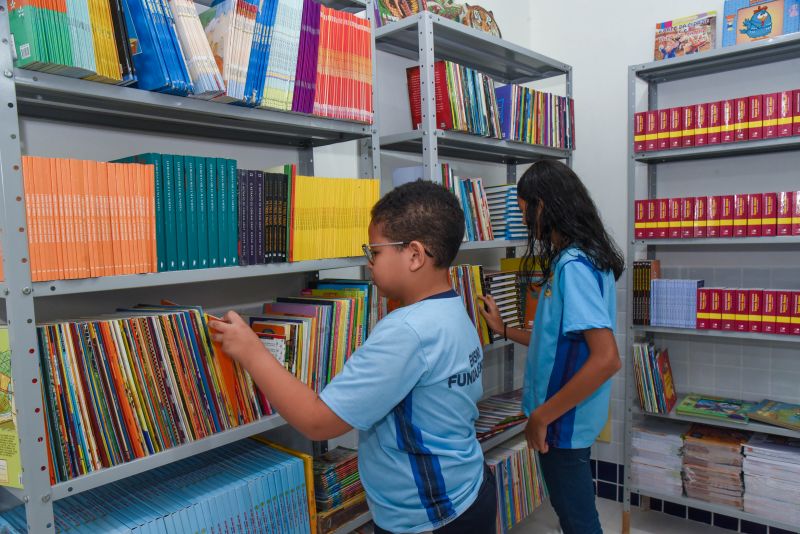 Ato de inauguração da escola Novo Cristo no bairro Icuí