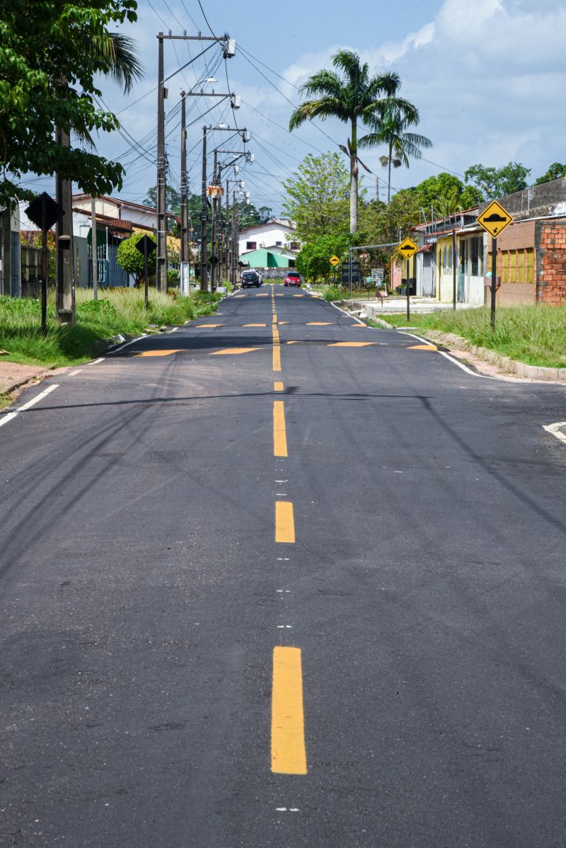 Imagens de apoio das ruas asfaltadas e com sinalização vertical e horizontal no conjunto Julia Seffer