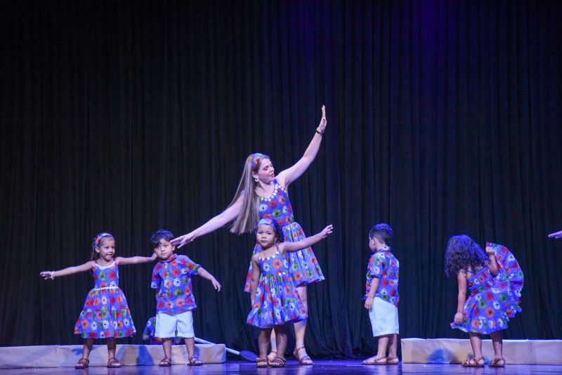 Apresentação da CMREI Maria Alzenira Pinheiro Canavarro, com o tema Orgulho De Ser Anani