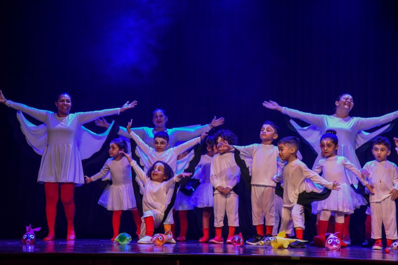 Apresentação da CMREI Maria Alzenira Pinheiro Canavarro, com o tema Orgulho De Ser Anani