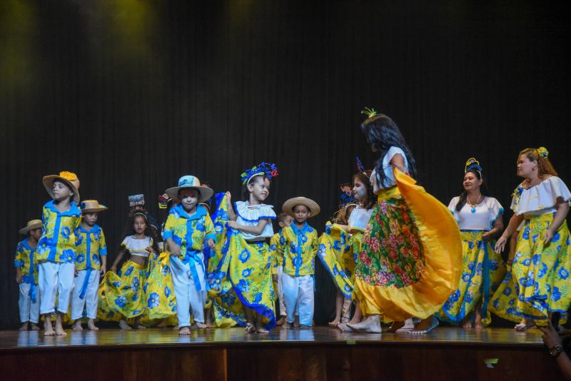 Apresentação da CMREI Maria Alzenira Pinheiro Canavarro, com o tema Orgulho De Ser Anani