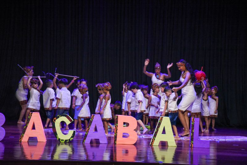 Apresentação da CMREI Maria Alzenira Pinheiro Canavarro, com o tema Orgulho De Ser Anani