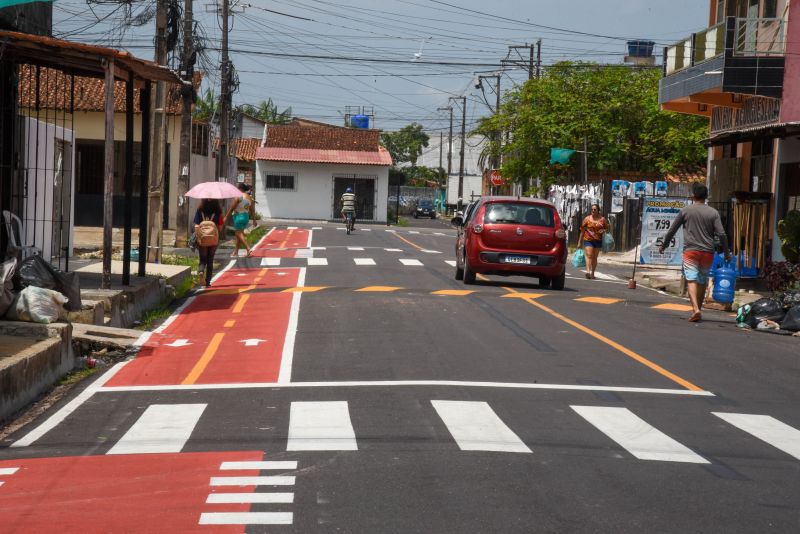 Imagens da revitalização de sinalização na Av Principal do Icuí Guajará