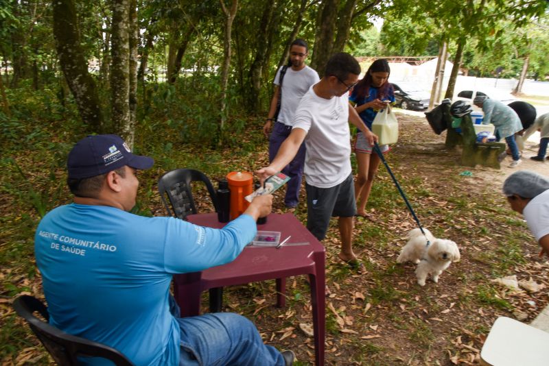 Vacinação de Pets, cães e gatos no Bosque Uirapuru no conjunto Julia Seffer