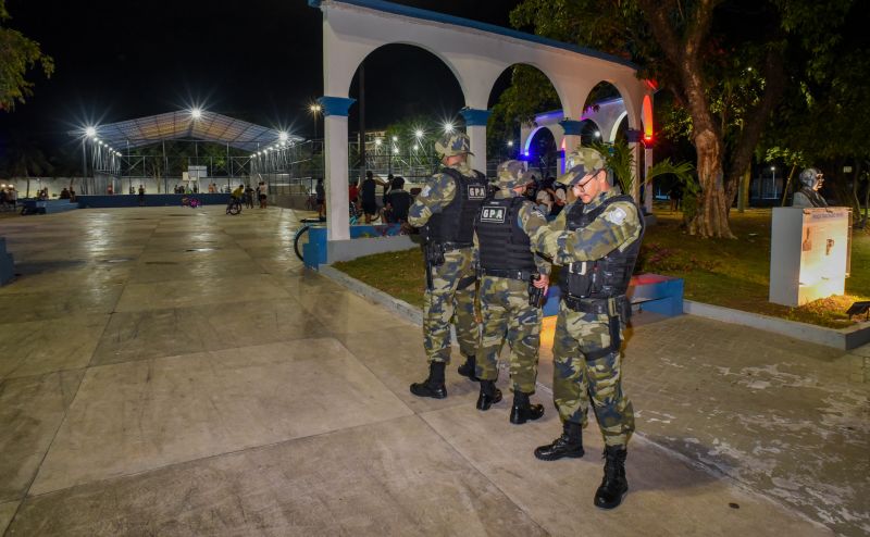 Imagens noturna da praça Tancredo Neves na Cidade Nova