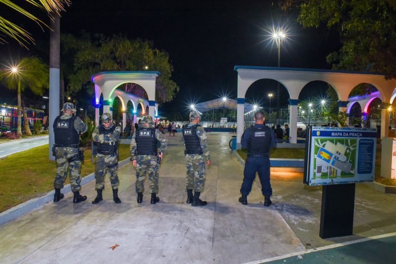 Imagens noturna da praça Tancredo Neves na Cidade Nova