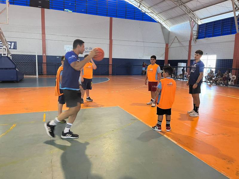 Equipe de basquete do "Bom de Bola, Bom de Escola".