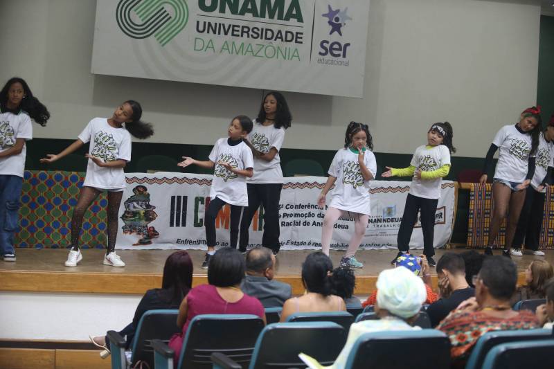 Apresentação de  breakdance com crianças na III COMUPIR.