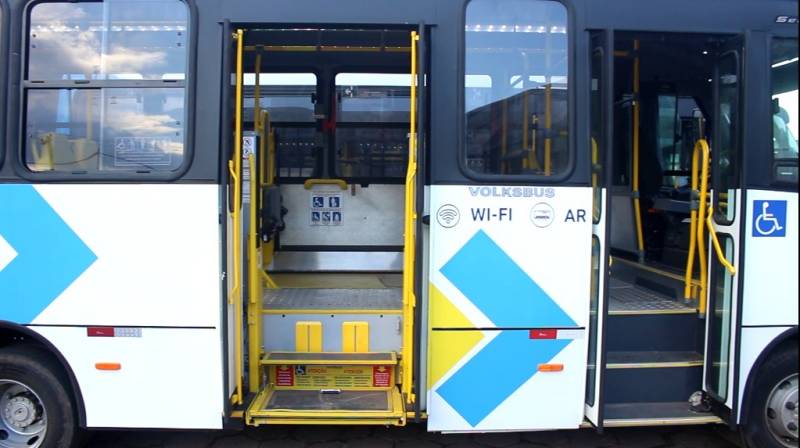 Ônibus com elevador