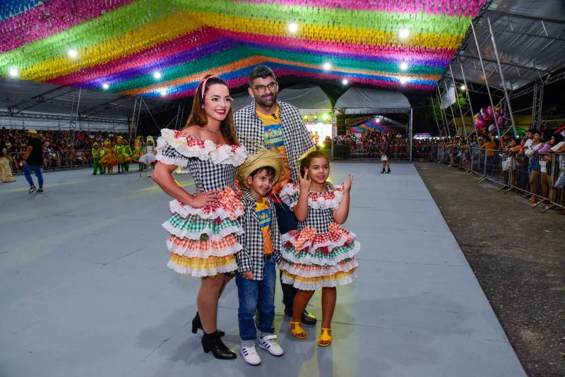 Prefeito e toda família curtindo o Forró Ananindeua 