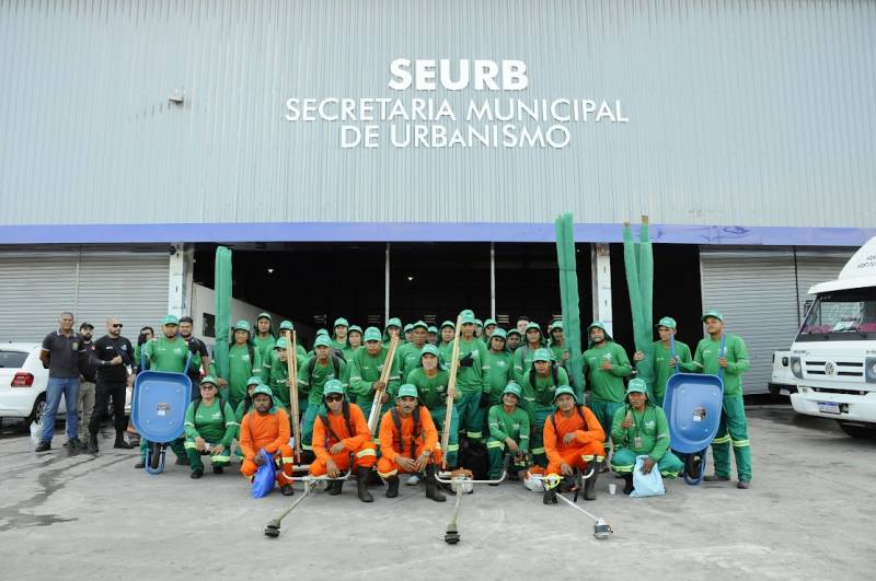notícia: Secretaria Municipal de Serviços Urbanos realiza entrega de kits e uniformes de limpeza urbana