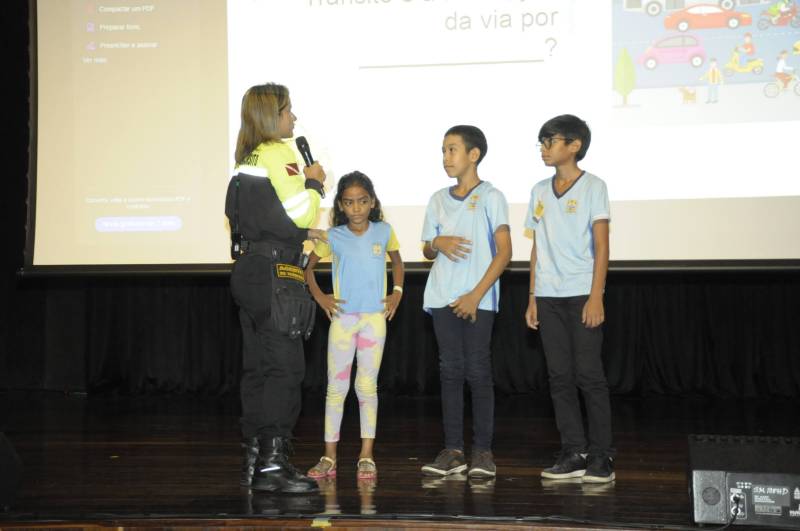 Alunos participando das atividades