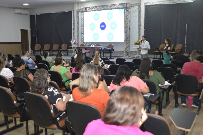 Profissionais da rede municipal de educação de Ananindeua.