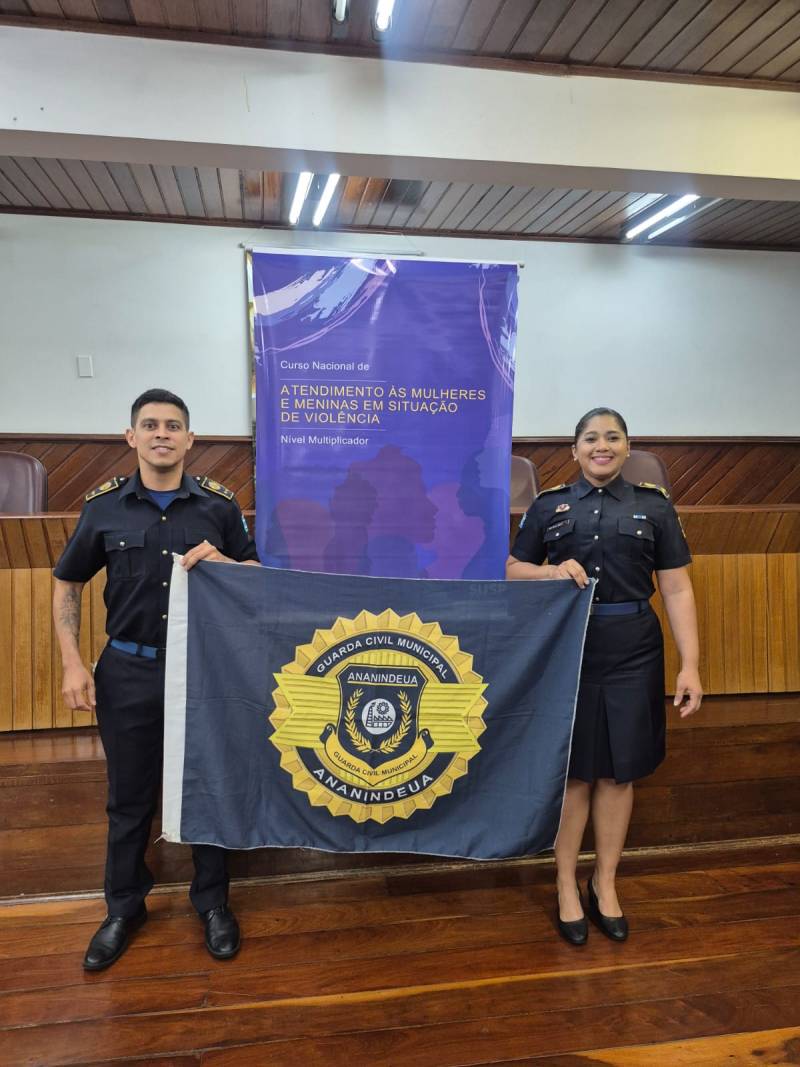 Renata Risuenho - Inspetora Geral da GCMA e Subinspetor Eduardo Lima - diretor de ensino da GCMA participaram do curso e palestra voltados para ao combate da violência contra as mulheres