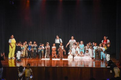 galeria: Apresentação da CMREI Maria Alzenira Pinheiro Canavarro, com o tema Orgulho De Ser Anani