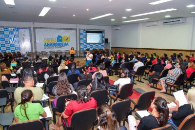 notícia: Novos servidores aprovados em PSS se formam para atuar na educação especial de escolas do município
