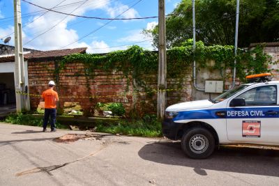 notícia: Defesa Civil Municipal e Sesan fazem vistoria técnica em casa atingida por erosão de canal